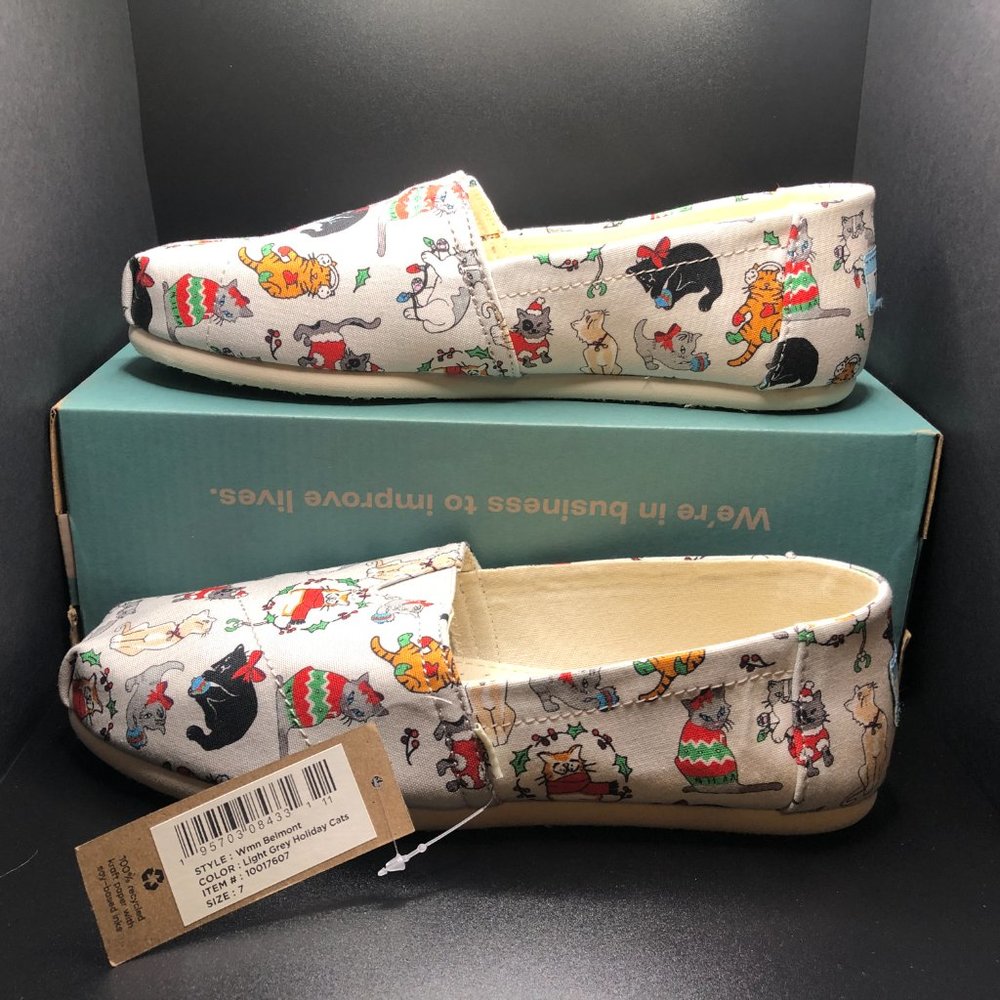 New TOMS Belmont Slip On Shoes Light Gray Holiday Christmas Cats with Box